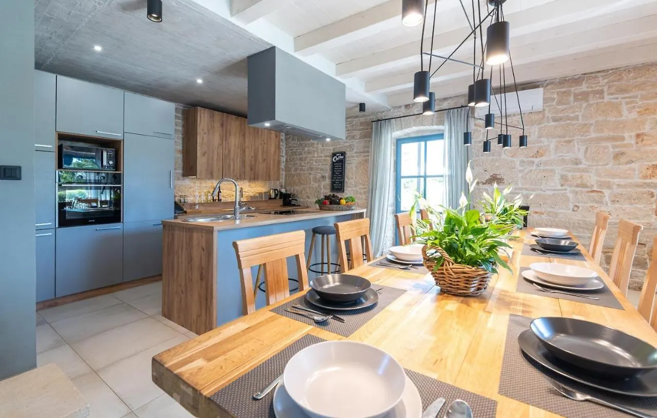 Villa Pi With Heated Pool Tinjan