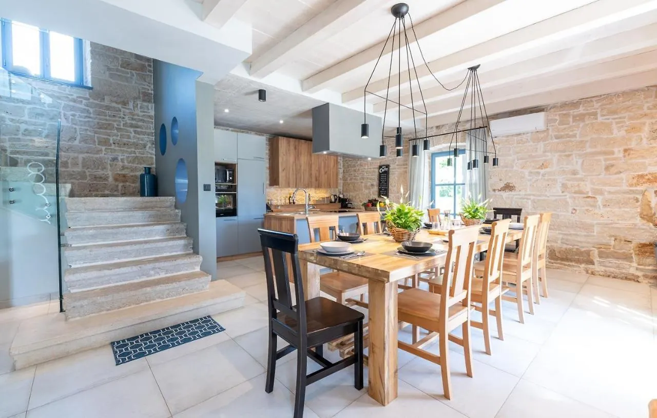 Villa Pi With Heated Pool Tinjan