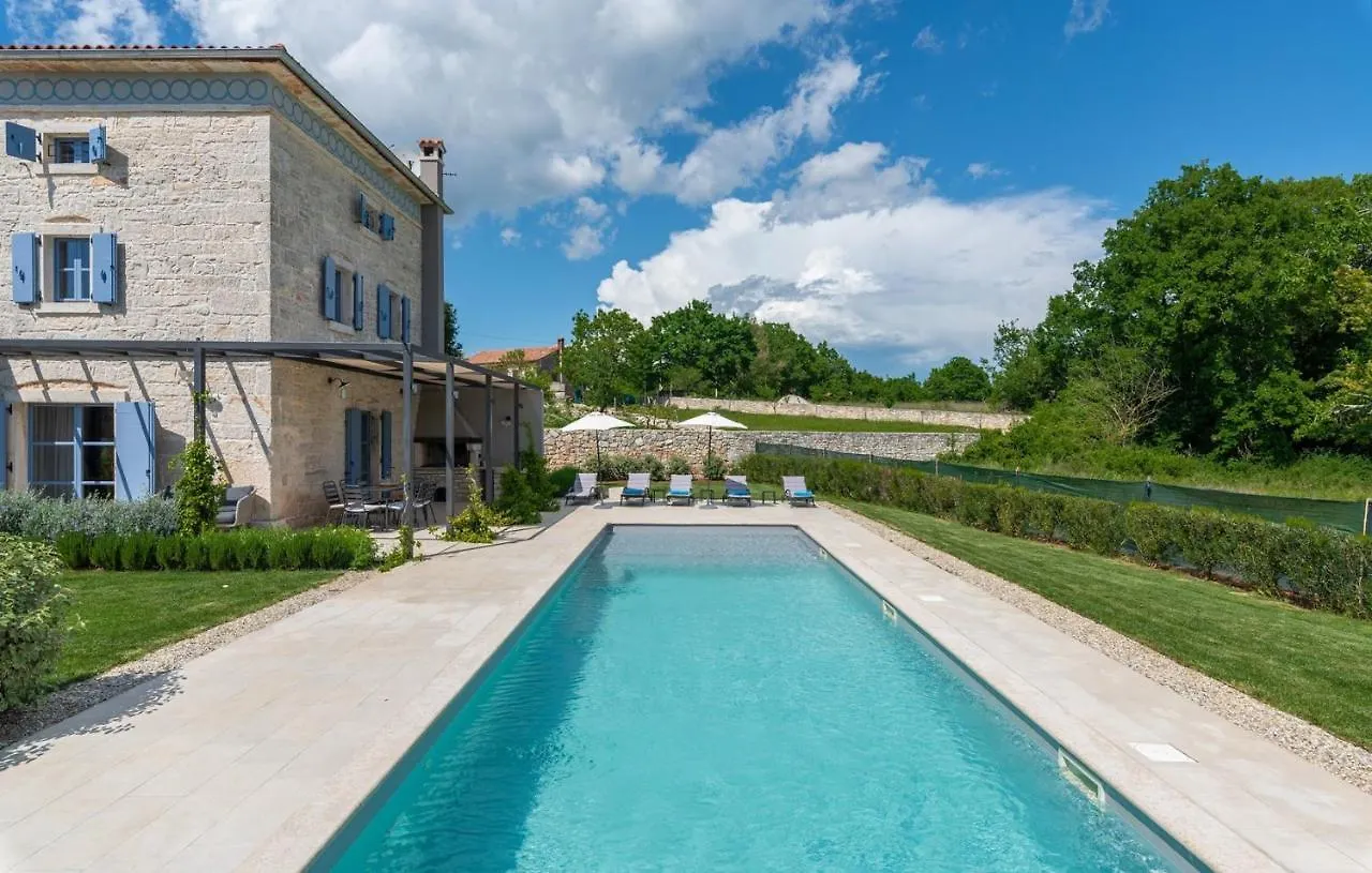 Villa Pi With Heated Pool Tinjan Kroatien