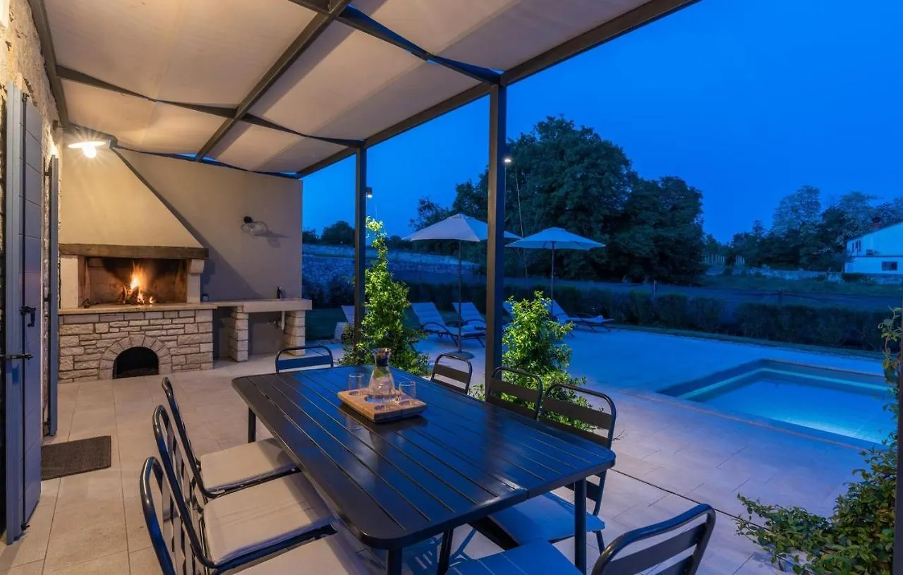 Villa Pi With Heated Pool Tinjan