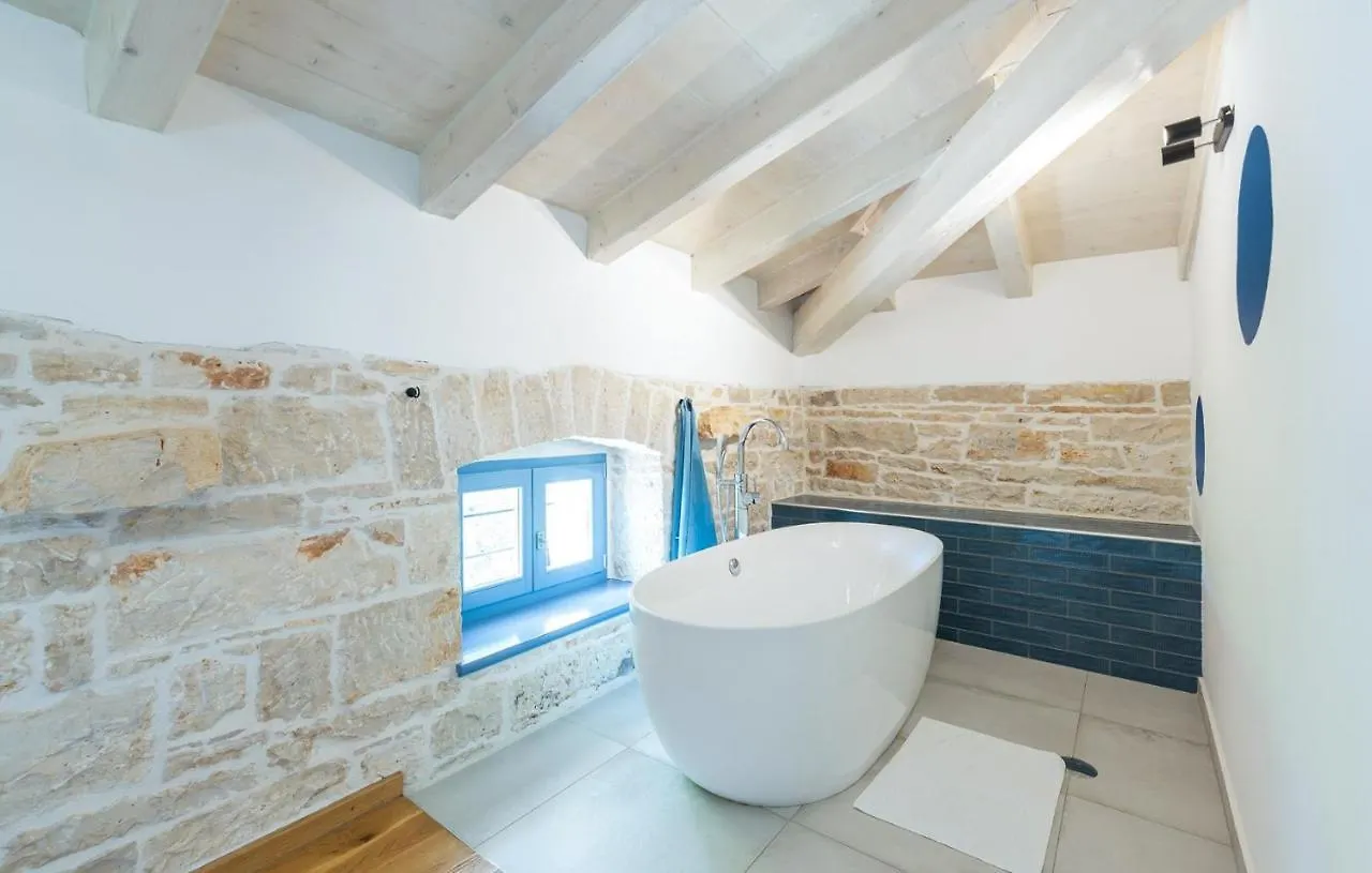 Villa Pi With Heated Pool Tinjan