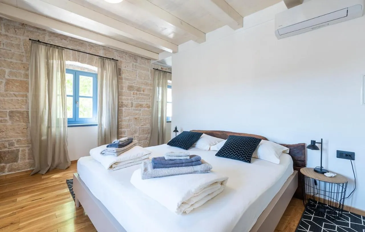 Villa Pi With Heated Pool Tinjan