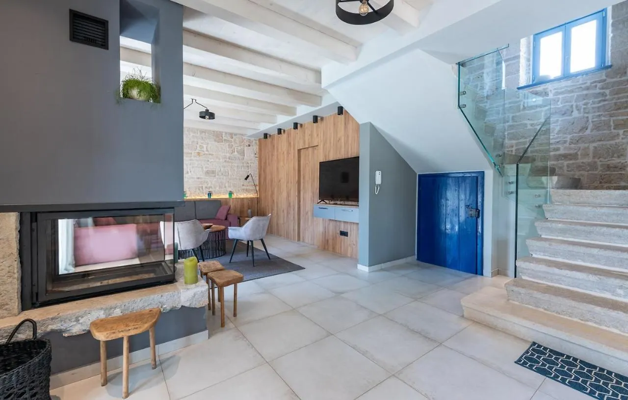 Villa Pi With Heated Pool Tinjan