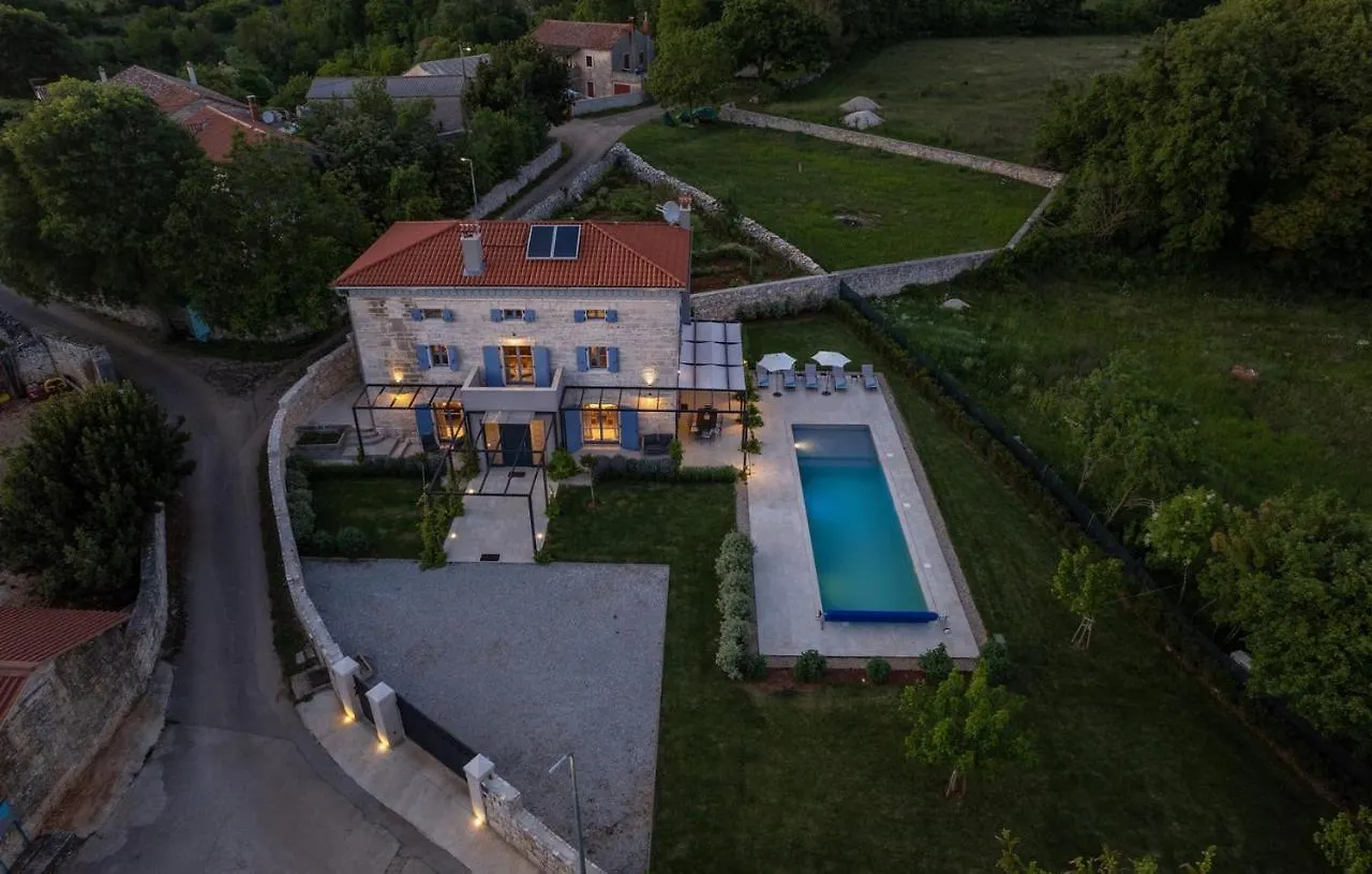 Villa Pi With Heated Pool Tinjan