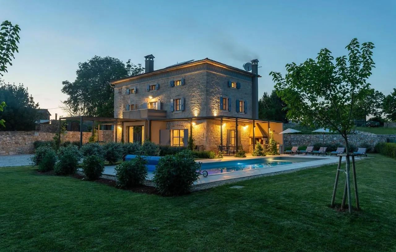 Villa Pi With Heated Pool Tinjan Kroatien